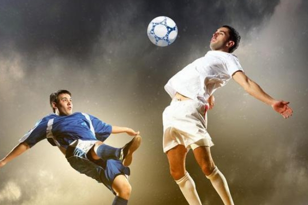 為什么足球球員的薪資都很高？